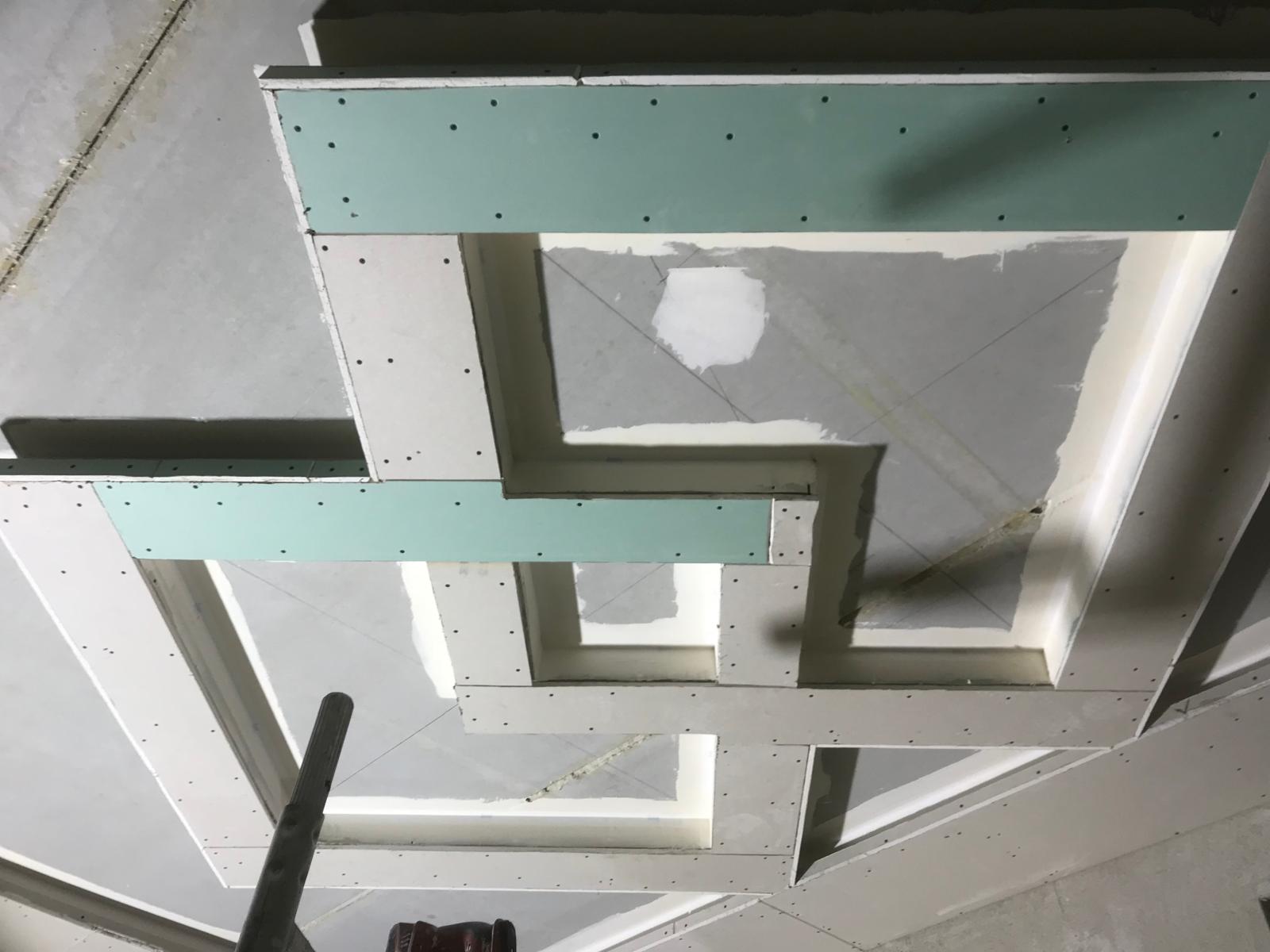 Deckenkonstruktion in Sonderform mit Metallständerwerk