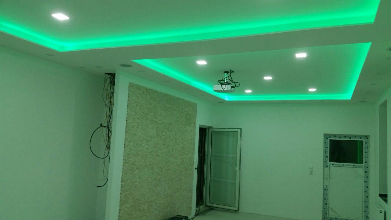Abgehängte Decke – Lichtvoute mit indirekter LED-Beleuchtung
